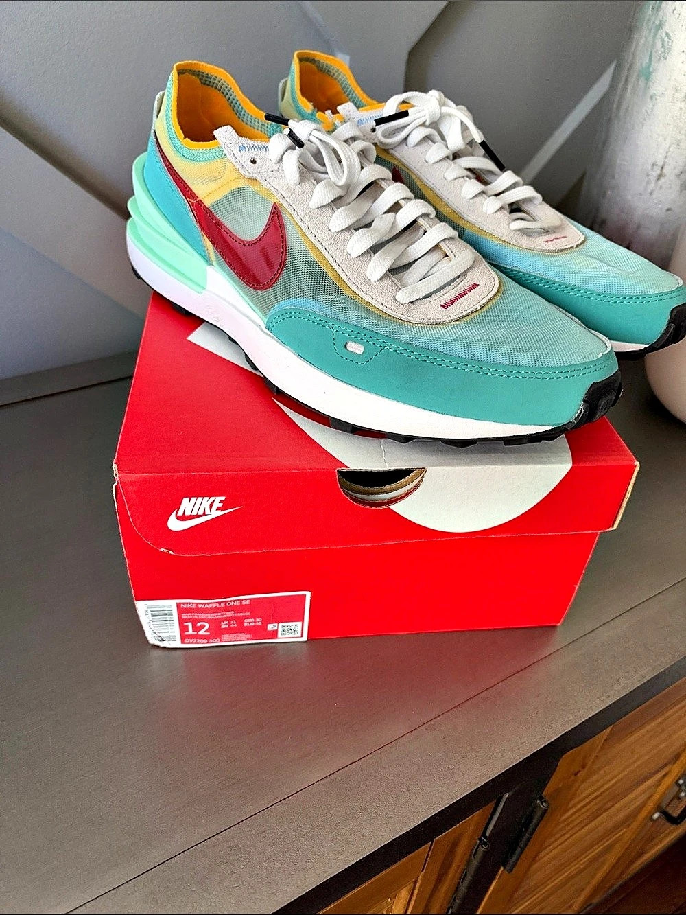 Nike Daybreak Men’s Sneakers Green & Red US 12 Like New